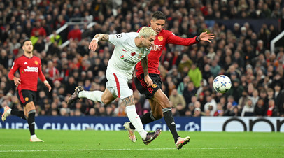Мауро Икарди забивает победный мяч в ворота «Манчестер Юнайтед»