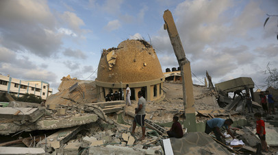Последствия удара армии Израиля по мечети в Газе