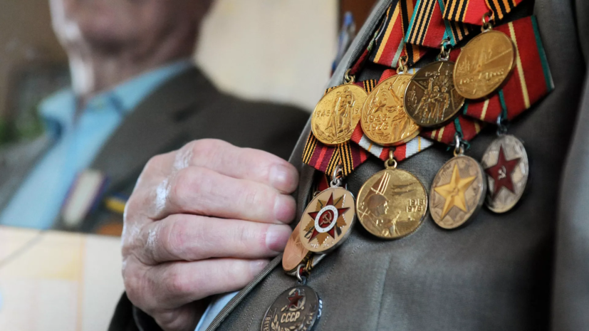 Власти Тюменской области поздравили ветерана Петра Вожева со 101-летием