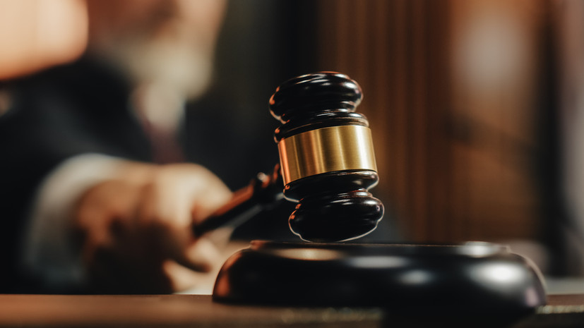 Суд в Петербурге прибыл в стриптиз-клуб для выездного заседания