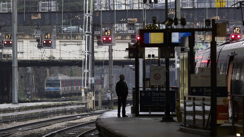 Вокзал в Париже открыли для посетителей после проверки сообщения о бомбе