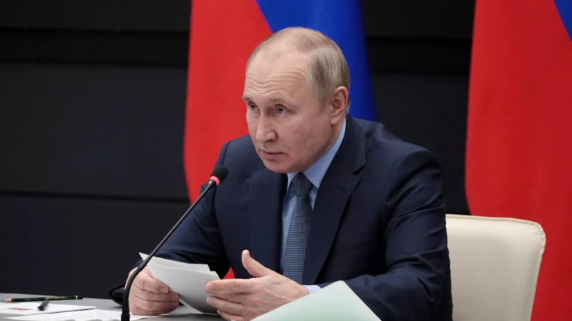 Путин поручил доложить о мерах для завершения строительства моста через Лену