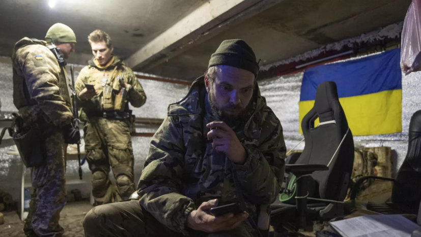 На Украине мужчина избил военного, который хотел вручить ему повестку