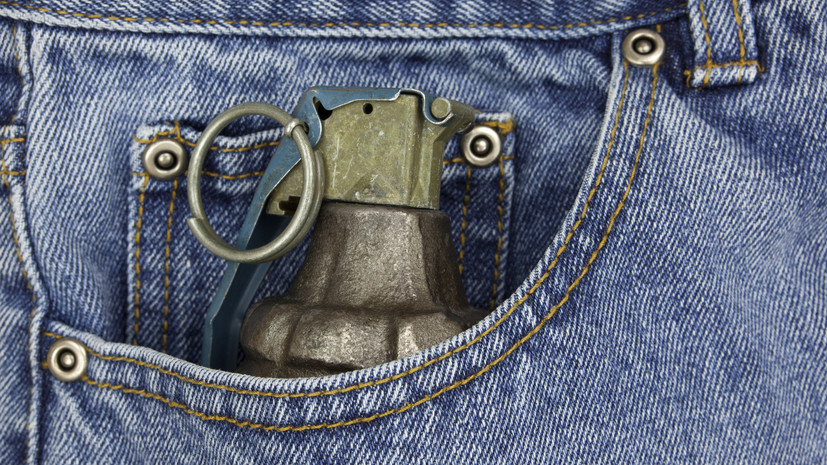 На Украине сообщили о подозрении офицеру, подарившему гранаты помощнику Залужного