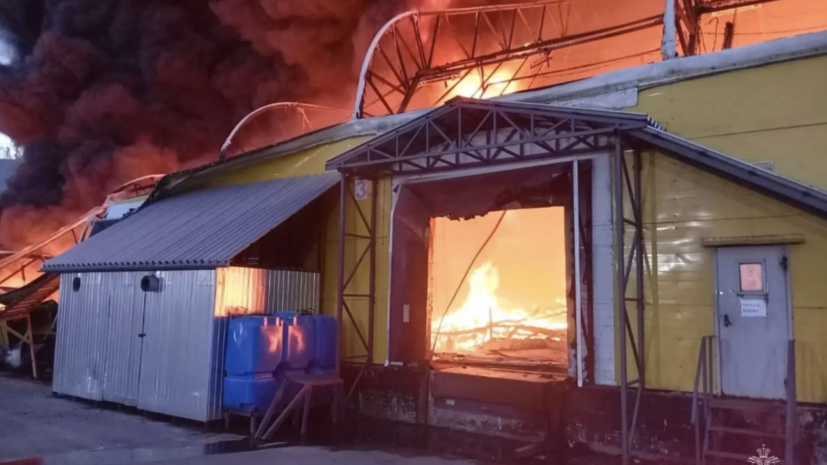 Открытое горение на складе в Подмосковье ликвидировано