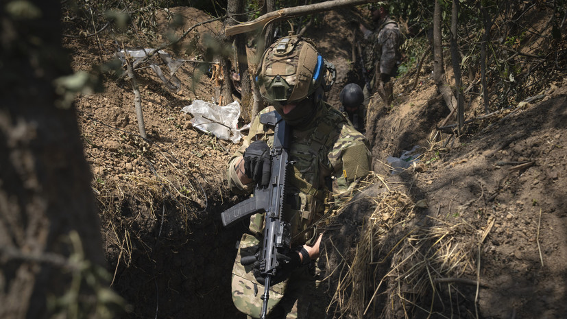 РИА Новости: солдаты ВСУ обстреливают Кременную кассетными боеприпасами