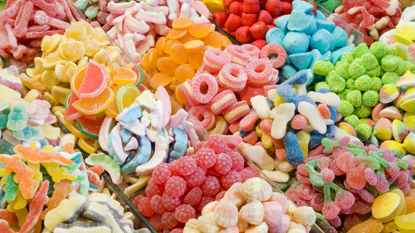 Гастроэнтеролог Чижикова посоветовала заменить вредные сладости на злаковые батончики