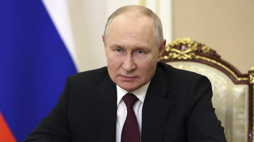 Песков анонсировал совещание Путина по вопросам ТЭК