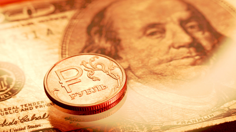 Впервые с начала июля: курс доллара на Мосбирже упал ниже 89 рублей