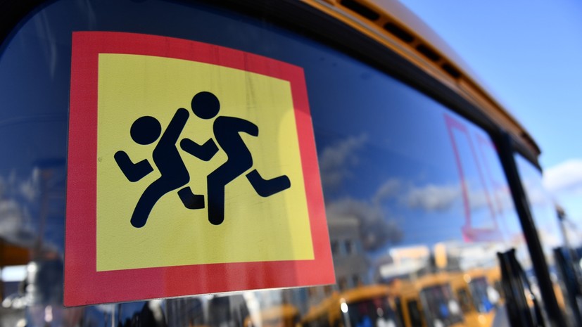 В Курганской области школам и больницам передали новый транспорт