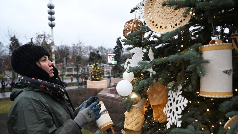 На главной аллее ВДНХ начали готовить выставку-форум «Россия» к Новому году