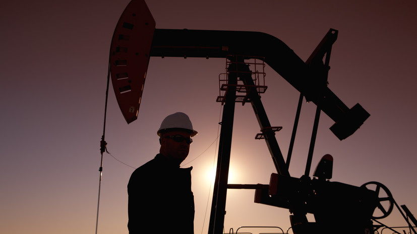 Цена нефти Brent опустилась ниже $77 за баррель