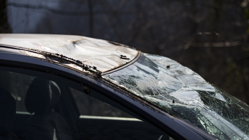 В Красном Селе мужчина прыгнул из окна на чужую машину