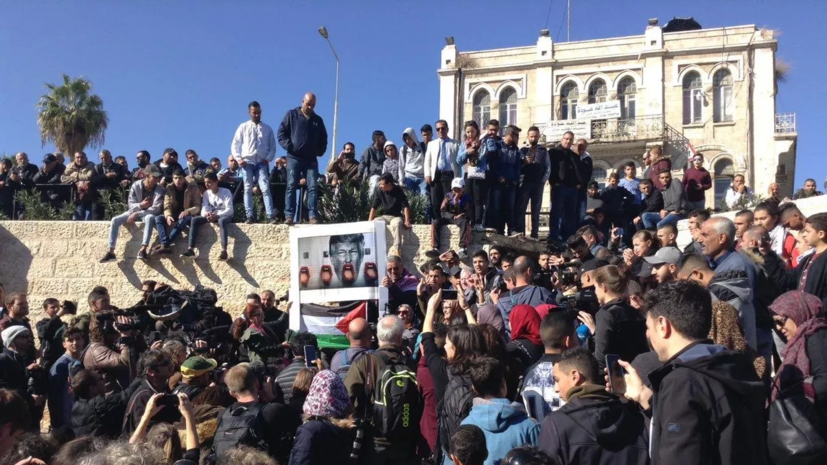 Военкор RT показала видео с разгона протеста мусульман в Иерусалиме