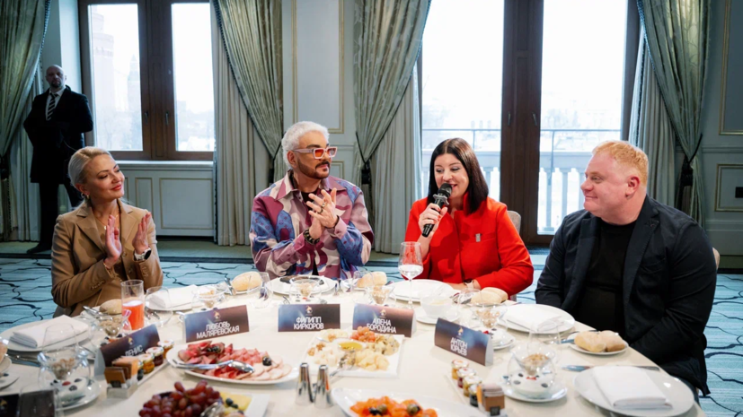 Названы имена ведущих церемонии вручения премии «Золотой Граммофон»