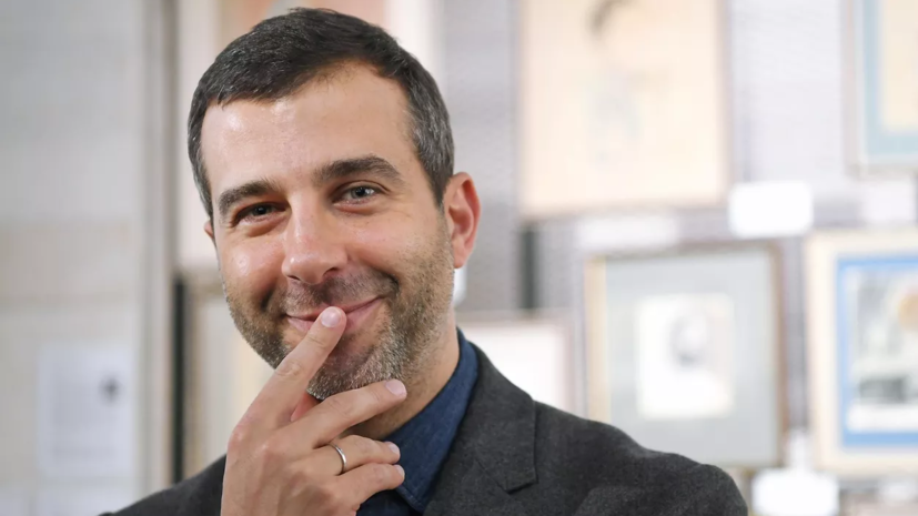 Ургант опроверг причастность к кадрам с БТР в фейковом канале «Вечерний Ургант»