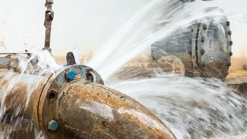 В Петербурге прорвало трубопровод на Московском проспекте