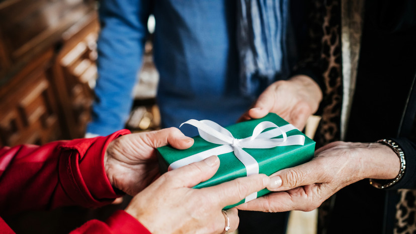 Более 50 тысяч жителей Подмосковья получили подарки к 80-летию в этом году