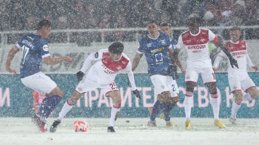 Начало второго тайма матча РПЛ «Балтика» — «Спартак» задержали из-за снегопада