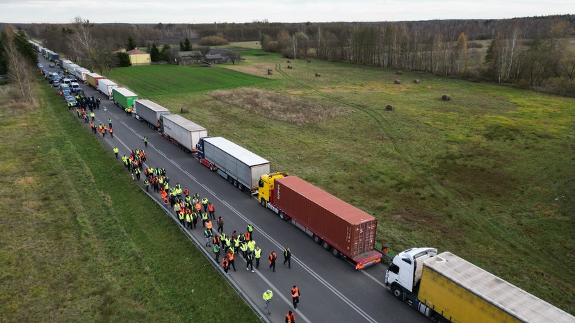 Усиление напряжённости: на Украине призвали Польшу разблокировать границу для грузовиков