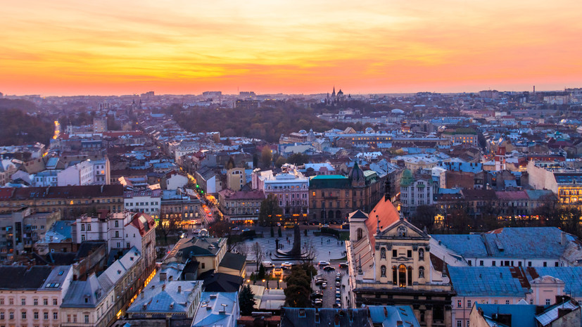 Во Львове демонтировали памятную доску в честь первомайского митинга