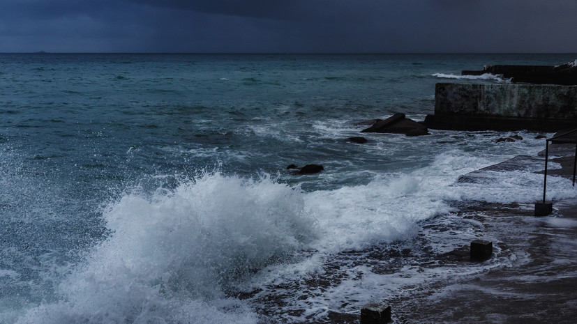 Крючков: из домов в Евпатории эвакуировали 150 человек из-за непогоды