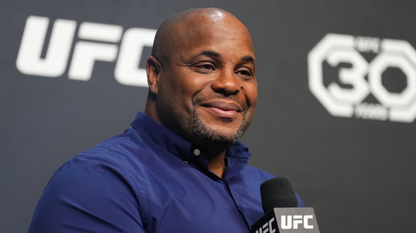 Кормье считает, что Махачев в 2024 году проведёт поединки с Оливейрой, Гэтжи и Порье