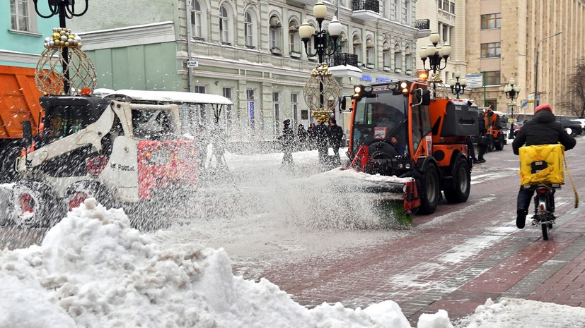 «Погодные условия достаточно тяжёлые»: как борются с последствиями крупного снегопада в столичном регионе