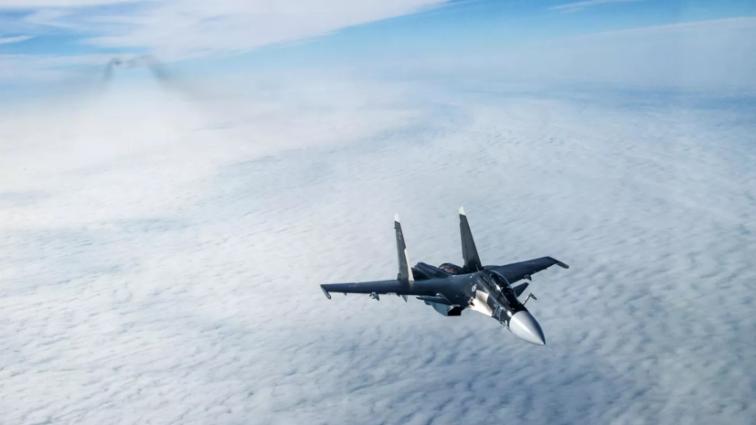 MWM: российский истребитель Су-30СМ успешно уничтожает безэкипажные катера ВСУ
