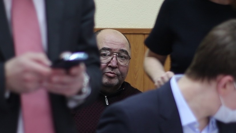 Адвокат заявил, что прокурор запросил 12 лет колонии экс-сенатору Шпигелю