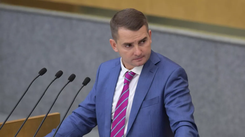 Депутат Нилов объяснил важность маркировки энергетиков надписями об их вреде