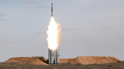 Старт ракеты комплекса С-300ПС на полигоне Ашулук в Астраханской области