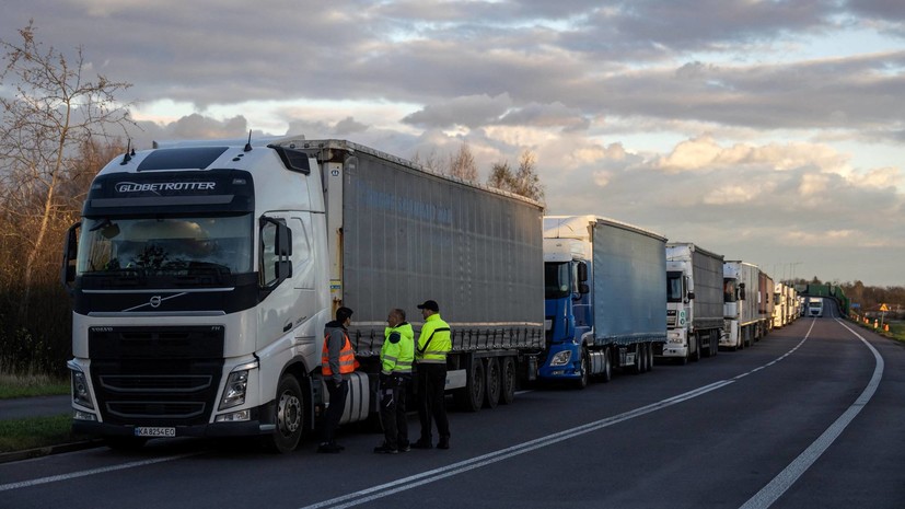 На украино-польской границе в очереди стоят 2100 грузовиков