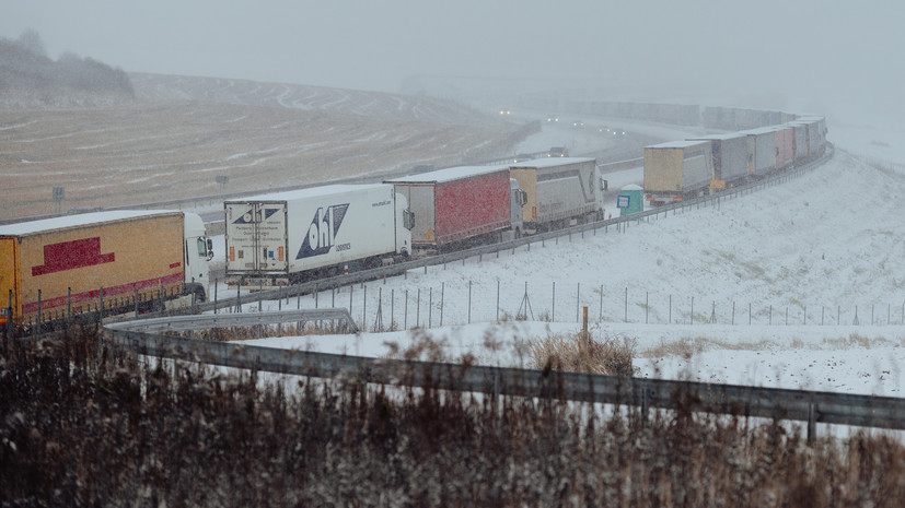 Словацкие перевозчики начали блокировать пункт пропуска на границе с Украиной