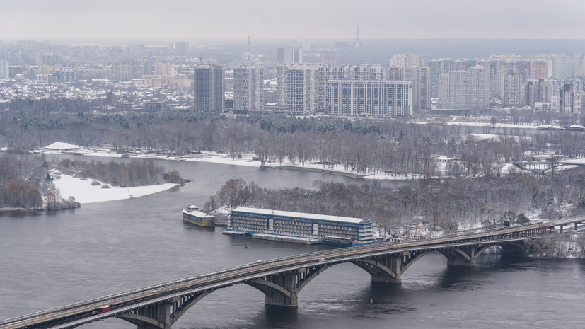 «СТРАНА.ua»: возле Киевской городской администрации проходит митинг