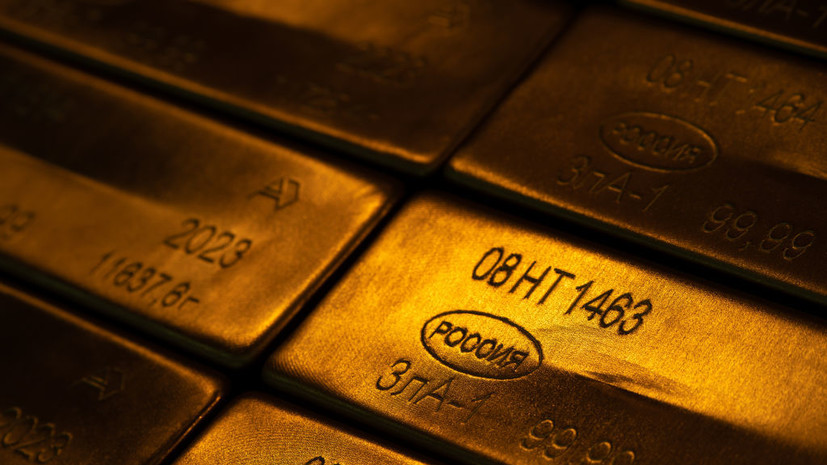 Обратная зависимость: почему золото рекордно подорожало на фоне глобального ослабления доллара