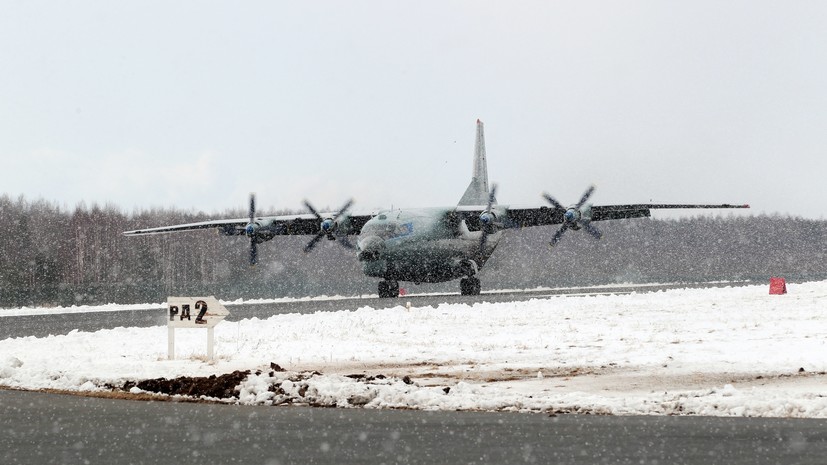 Транспортный самолёт Ан-12 благополучно совершил посадку в Комсомольске-на-Амуре