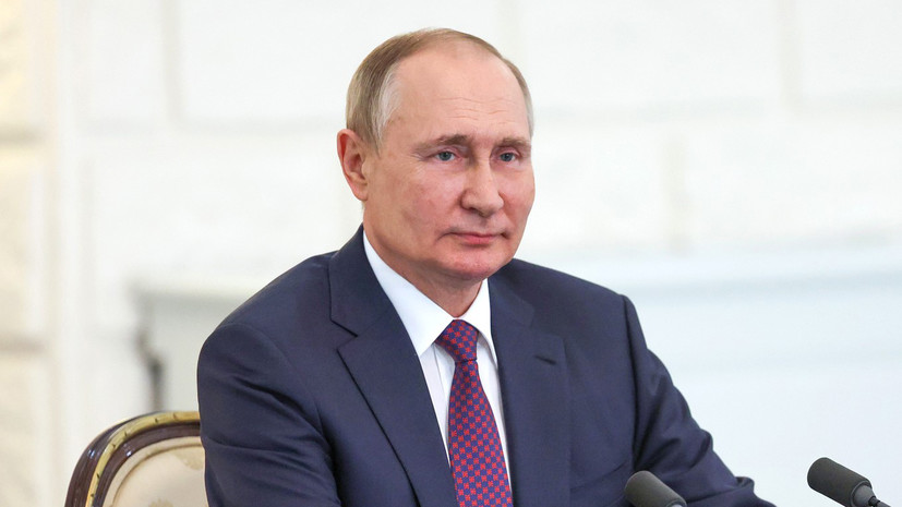 Путин проиллюстрировал проблему бюрократии шуткой про автомат Калашникова