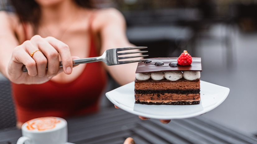 Диетолог Белоусова объяснила причину тяги к сладкому после тренировки