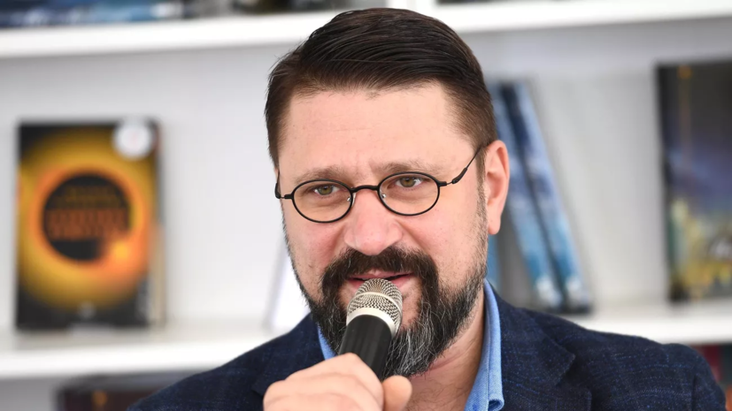 Исполнитель роли Гены Букина откроет матч между «Локомотивом» и «Уралом» в РПЛ