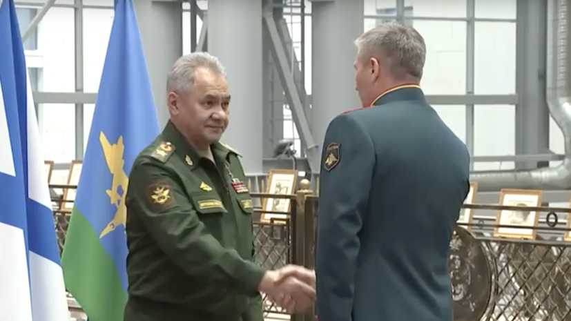 Шойгу вручил погоны высших офицеров и госнаграды военнослужащим ВС России