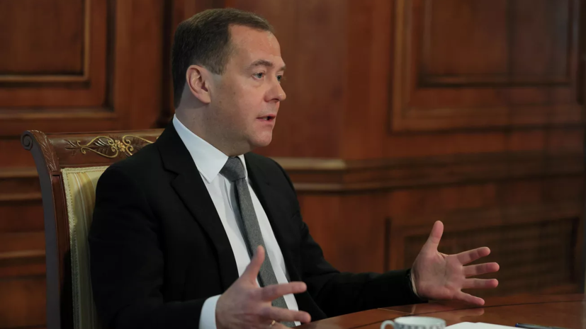Медведев допустил точечные изменения в Конституции России