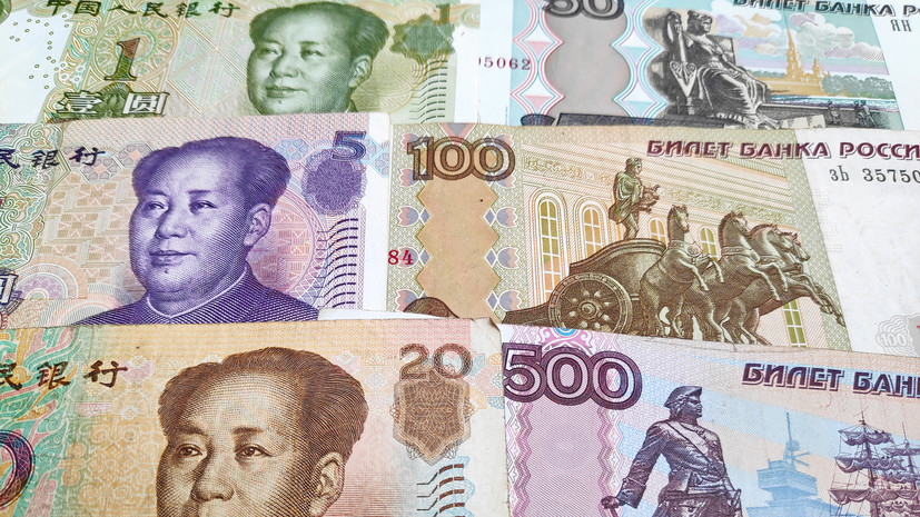 Аналитик: рубль заметно восстанавливает свои позиции к юаню с начала октября
