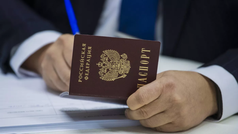 Путин приветствует получение гражданства России законопослушными иностранцами