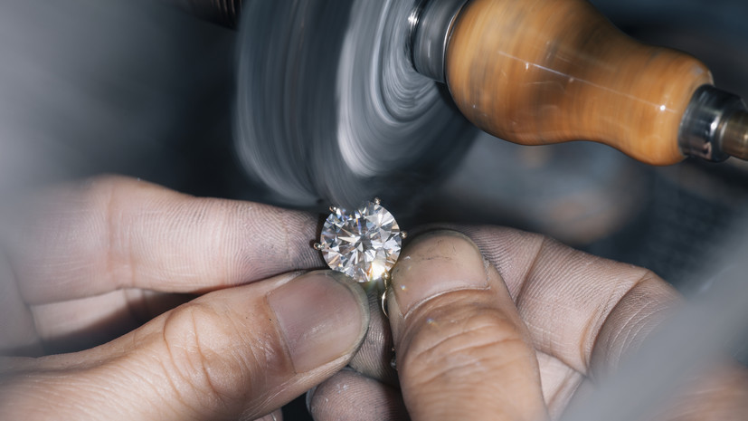 Великобритания вводит запрет на импорт алмазов из России с 1 января
