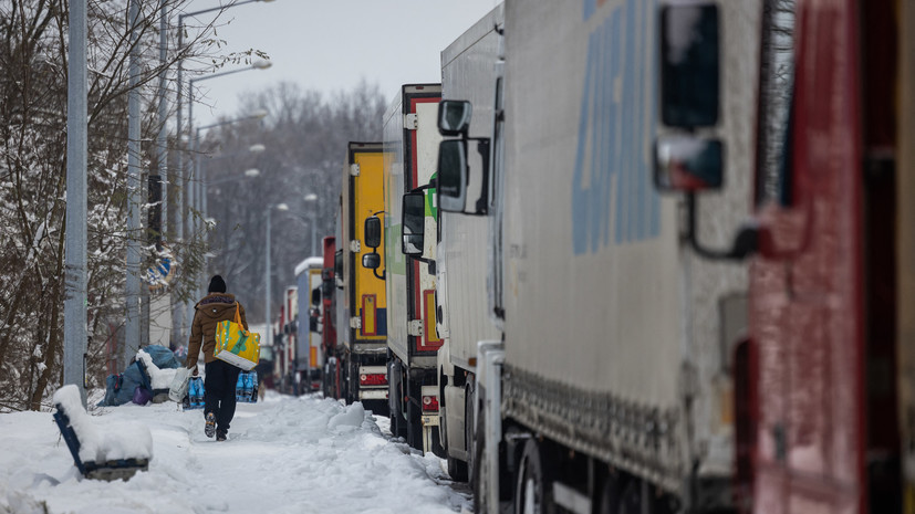 Госпогранслужба Украины: в очередях на границе с Польшей находятся 2400 фур