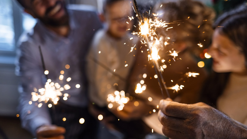 Психолог Самбурский рассказал, как вежливо избежать встречи с близкими в Новый год