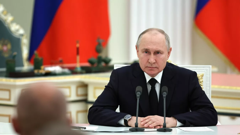 Путин продлил ответные меры на введение потолка цен на российскую нефть