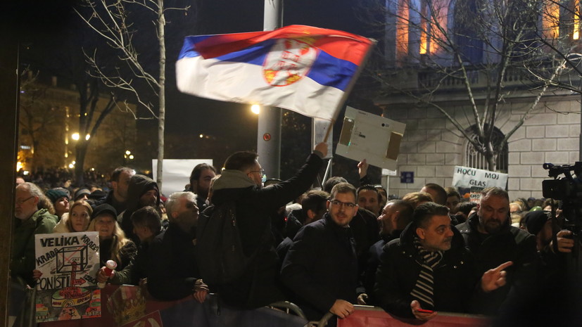 Глава избиркома Сербии заявил, что протестующие напали на представителей РИК
