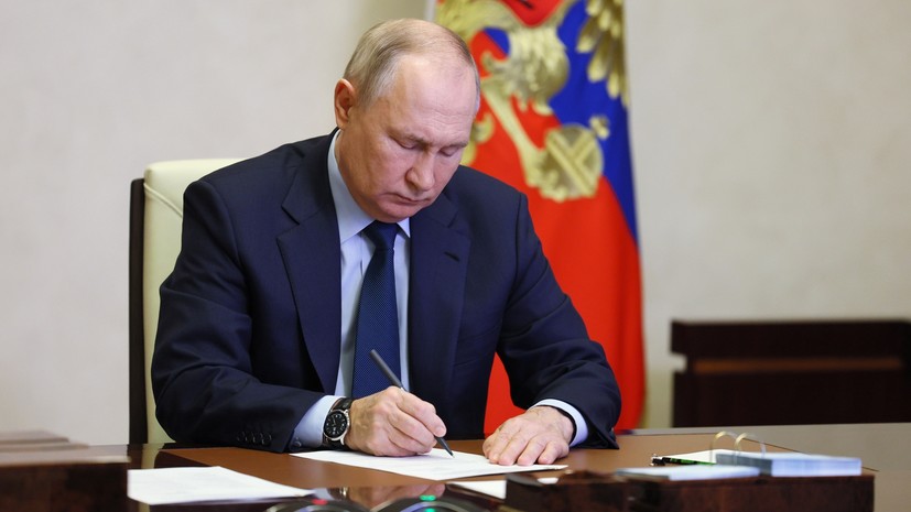 С 1 июля 2024 года: Путин запретил банкам взимать комиссию с пенсионеров при оплате услуг ЖКХ